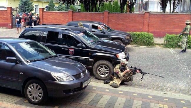 Боевик Правого сектора  в Мукачево, Украина. Архивное фото