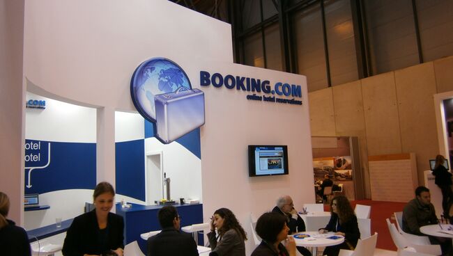 Стенд Booking.com на туристической выставке