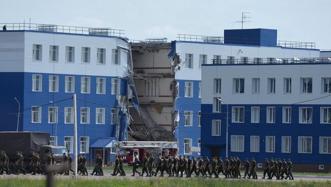 Обрушение здания учебного центра ВДВ в Омской области