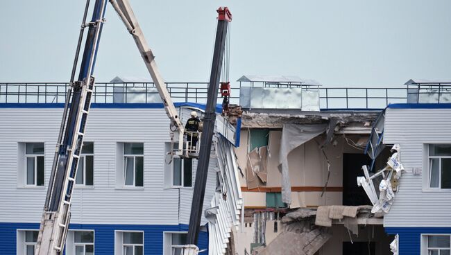 Обрушение здания учебного центра ВДВ в Омской области