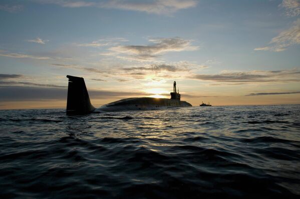 Атомная подводная лодка (АПЛ) Юрий Долгорукий во время ходовых испытаний летом 2009 года