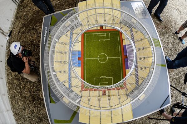 Макет стадиона Центральный, реконструкция которого началась в Екатеринбурге в рамках подготовки к чемпионату мира по футболу в 2018 году