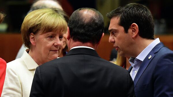 Канцлер Германии Ангела Меркель, премьер-министр Греции Алексис Ципрас и президент Франции Франсуа Олланд перед саммитом Еврозоны в Брюсселе. 12 июля 2015