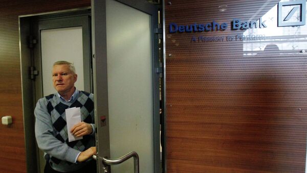 Вывеска московского отделения Deutsche Bank, архивное фото