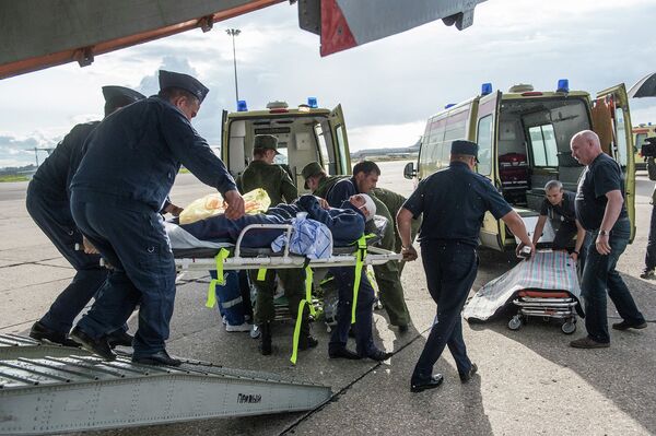 Пострадавший при обрушении казармы учебного центра ВДВ на окраине Омска доставлен самолетом военно-транспортной авиации в Москву
