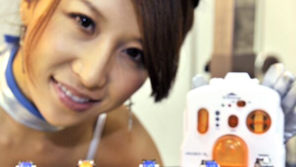 Самый маленький в мире робот-гуманоид Robo-Q. Япония, 2008 год
