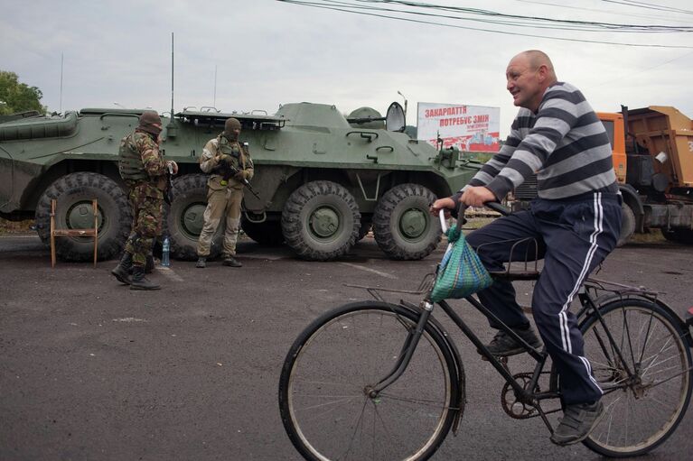 Украинские военные контролируют дорогу возле Мукачево