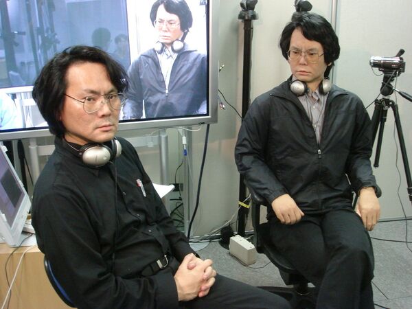 Профессор Хироши Ишигуро и его двойник, Андроид Geminoid HI-4