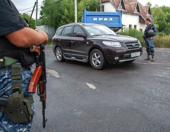 Украинские военные контролируют дорогу возле Мукачево