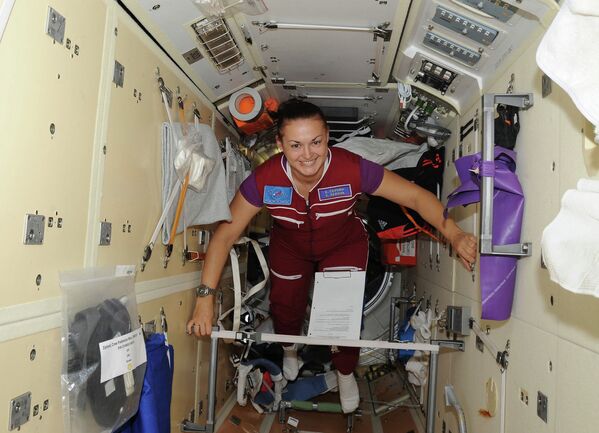 Российский космонавт Елена Серова на борту МКС