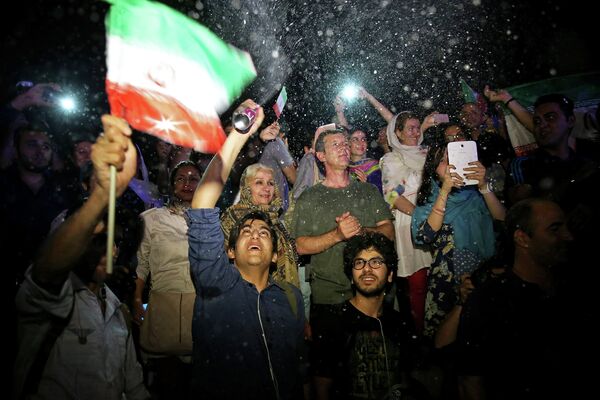 Иранцы празднуют ядерное соглашение в Тегеране