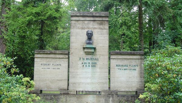 Место захоронения немецкого режиссера Фридриха Вильгельма Мурнау. Архивное фото