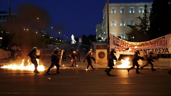 Беспорядки возле парламента в центре Афин, 15 июля 2015