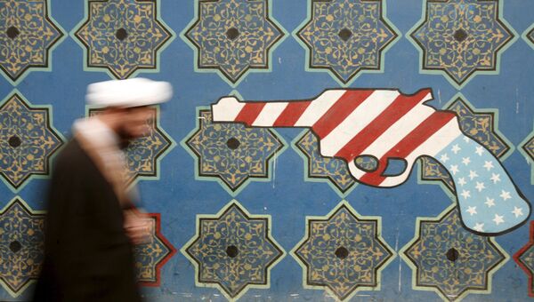 Рисунок на стене бывшего посольства США в Тегеране