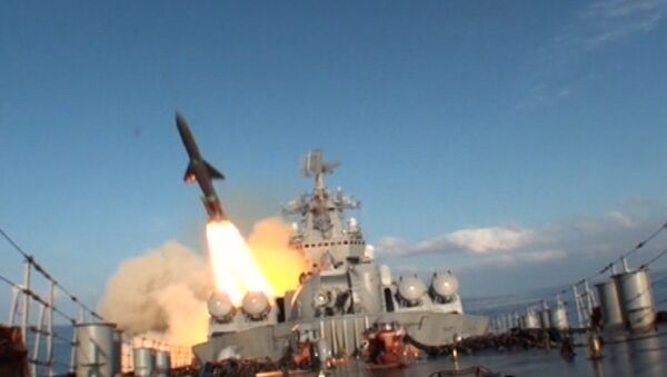 Крейсер Москва выпустил крылатую ракету и обстрелял противника из орудий