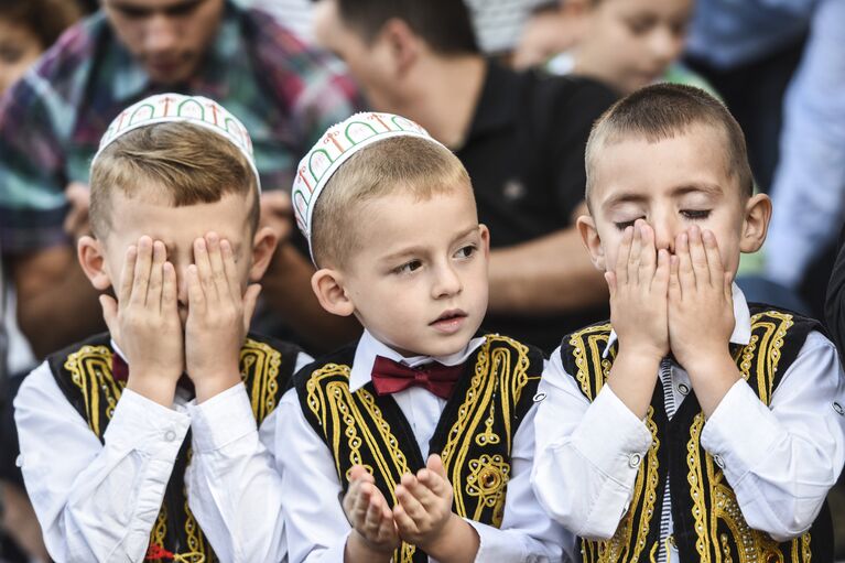 Празднование Ураза-байрама в Приштине, Косово