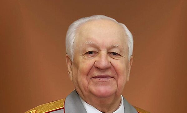 Генерал-майор Евгений Мишин. Архивное фото