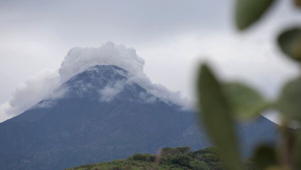 Активизировавшийся вулкан Колима в Мексике