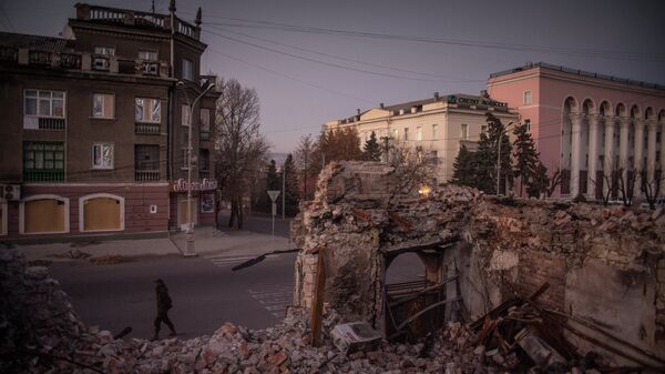 Вид на одну из улиц в Луганске. Архив