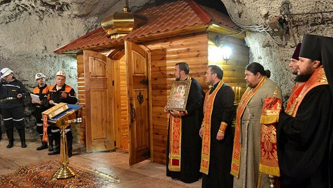 Освящение первого в мире храма-часовни во имя святой Варвары, расположенный на глубине 840 метров