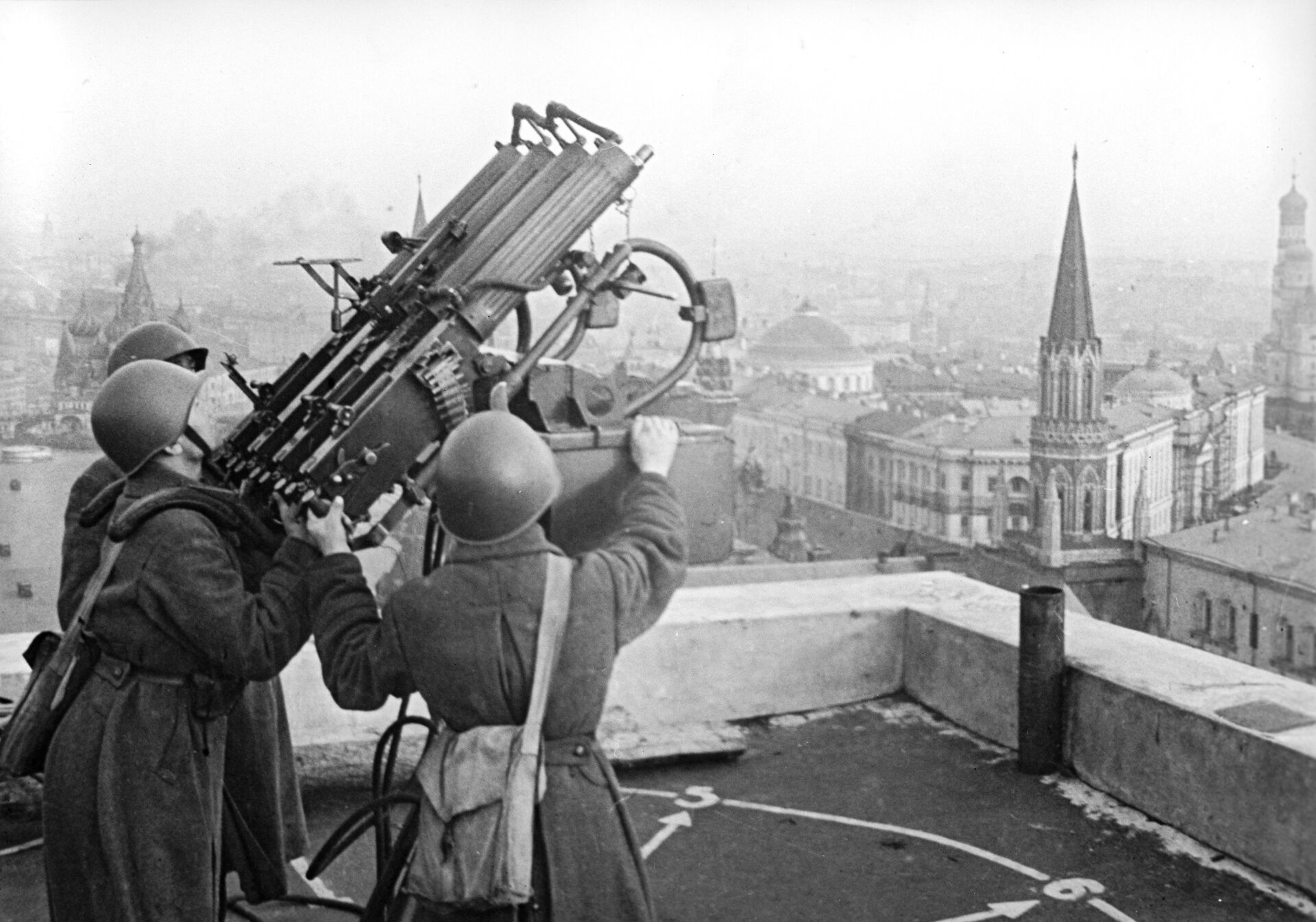 Советские зенитчики на крыше гостиницы Москва - РИА Новости, 1920, 19.10.2021