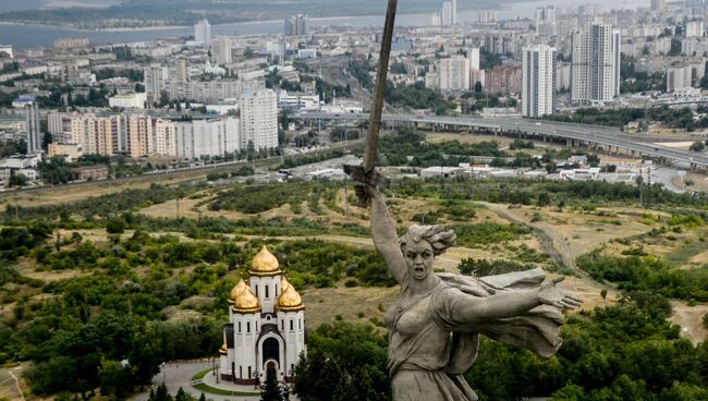 Монумент Родина-мать зовёт! на Мамаевом кургане в Волгограде. Архивное фото