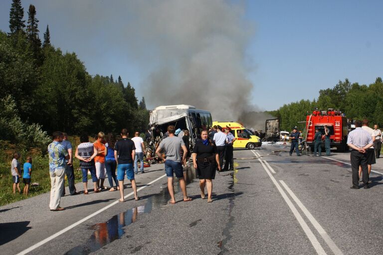 На месте ДТП с участием рейсового автобуса в Козульском районе Красноярского края. 22 июля 2015