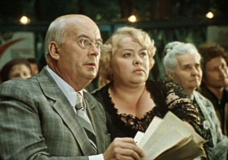 Кадр из фильма Покровский ворота 