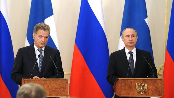 Президент России Владимир Путин (справа) и президент Финляндии Саули Ниинистё