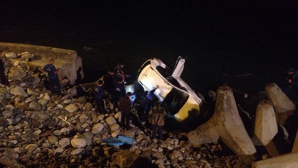 Машина с российскими туристами упала с обрыва в Бзыбском ущелье. Архивное фото