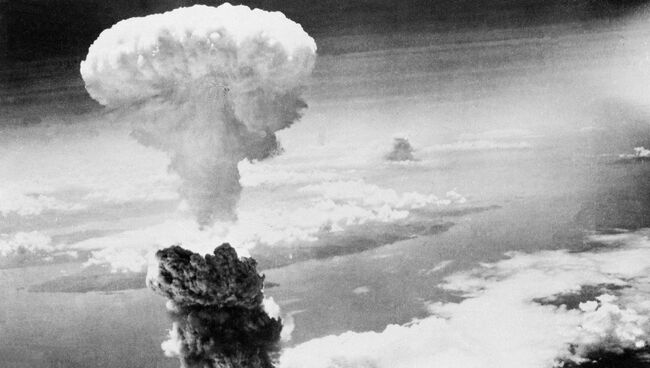 Облако от атомного взрыва над Нагасаки, Япония. 9 августа 1945