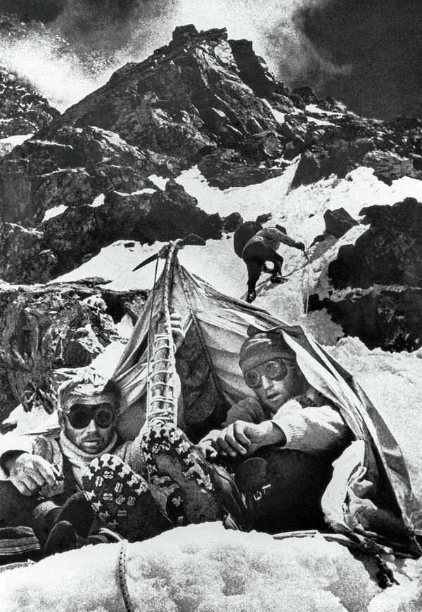 Альпинисты в горах