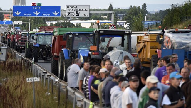 Фермеры заблокировали северный въезд в Лион, Франция. АРхивное фото