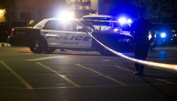Полицейские на месте стрельбы в кинотеатре американского штата Луизиана