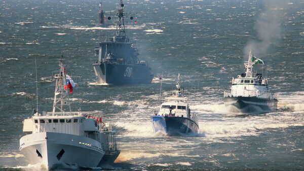 В Балтийске в День ВМФ прошел парад боевых кораблей