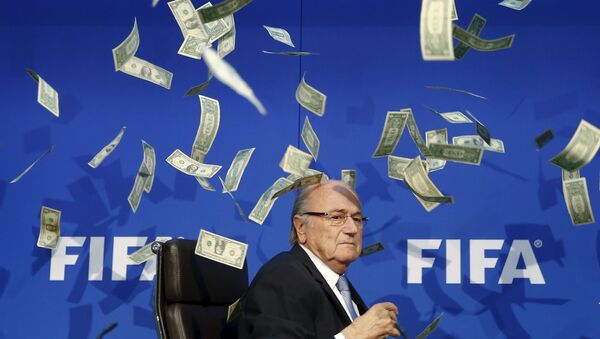 Йозеф Блаттер на пресс-конференции после внеочередного совещания ФИФА