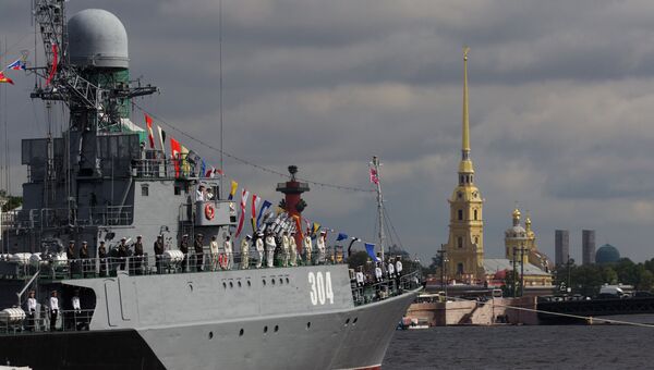 Малый противолодочный корабль проекта 1331М Уренгой во время генеральной репетиции военного-морского парада в Санкт-Петербурге