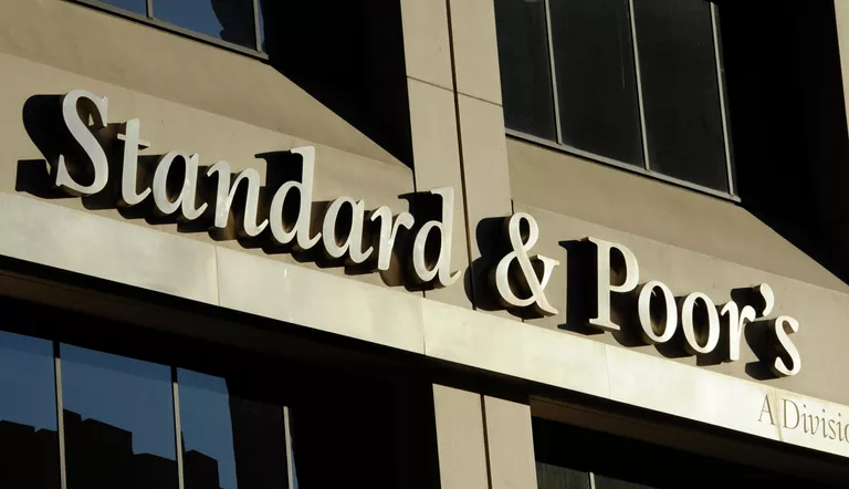 Здание штаб-квартиры рейтингового агентства Standard & Poors в Нью-Йорке, США Здание штаб-квартиры рейтингового агентства Standard & Poors в Нью-Йорке, США