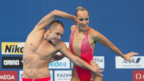 Кристина Джонс и Билл Мэй (США)  на XVI чемпионате мира по водным видам спорта в Казани.