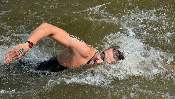 Сергей Большаков (Россия) на дистанции 5 км на открытой воде среди мужчин на XVI чемпионате мира по водным видам спорта в Казани