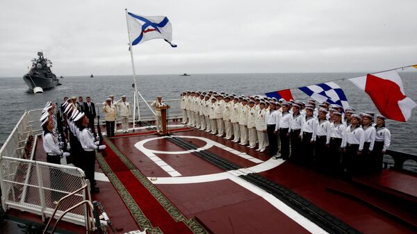 Торжественное построение моряков Тихоокеанского флота в честь празднования Дня Военно-морского флота России во Владивостоке. Архивное фото