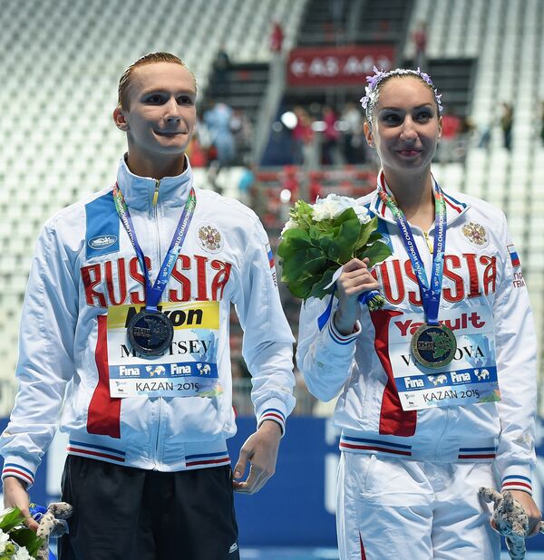 Дарина Валитова и Александр Мальцев на церемонии награждения на чемпионате мира в Казани