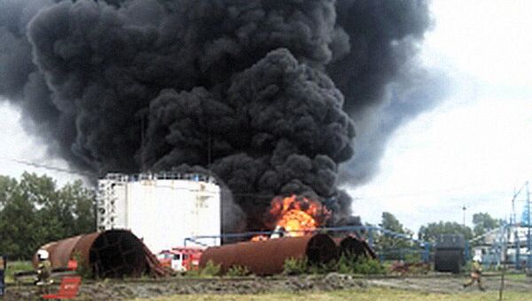 Пожар на нефтебазе в Свердловской области