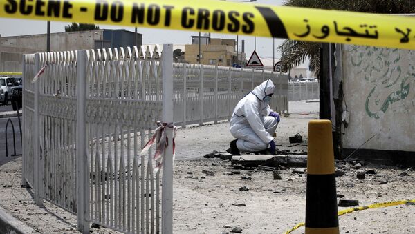 Место взрыва бомбы на острове Ситра в Бахрейне. 28 июля 2015