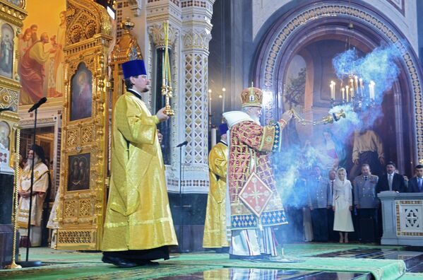 Патриарх Московский и всея Руси Кирилл совершает торжественное богослужение в храме Христа Спасителя