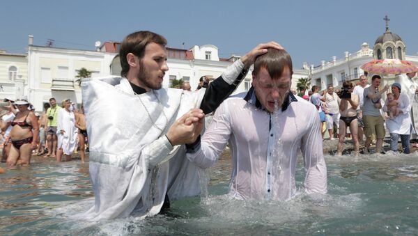 День крещения Руси святым князем Владимиром верующие отметили массовым крещением
