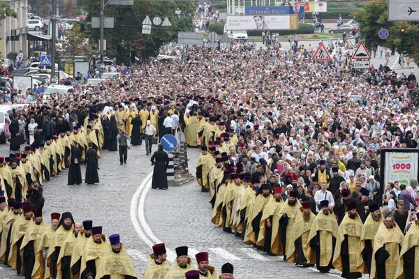Крестный ход в Киеве в честь 1000-летия преставления святого князя Владимира