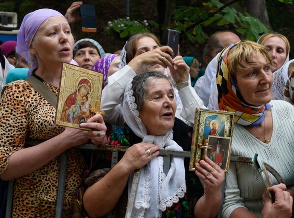 Участники крестного хода в Киеве