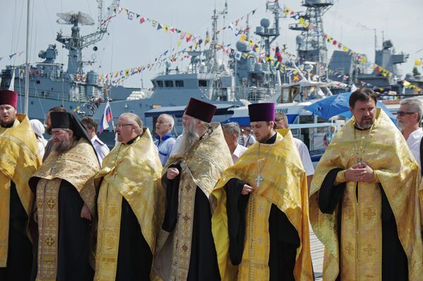 В Севастополе в честь юбилея крестителя Руси состоялся морской крестный ход
