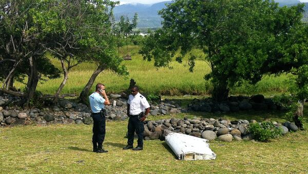 Обломки самолета, найденные на острове Реюньон. Июль 2015